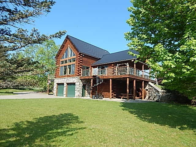 8475 Gurd Road, Hope township