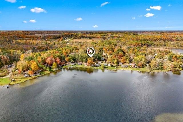 1125 Hickory Lane, Hillsdale township