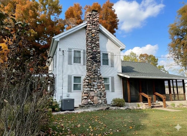 4251 Squires Road, Allen township