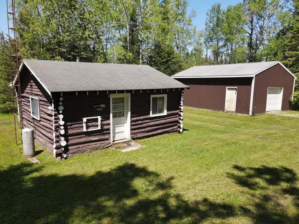 1710 Miller Road, Hawes township