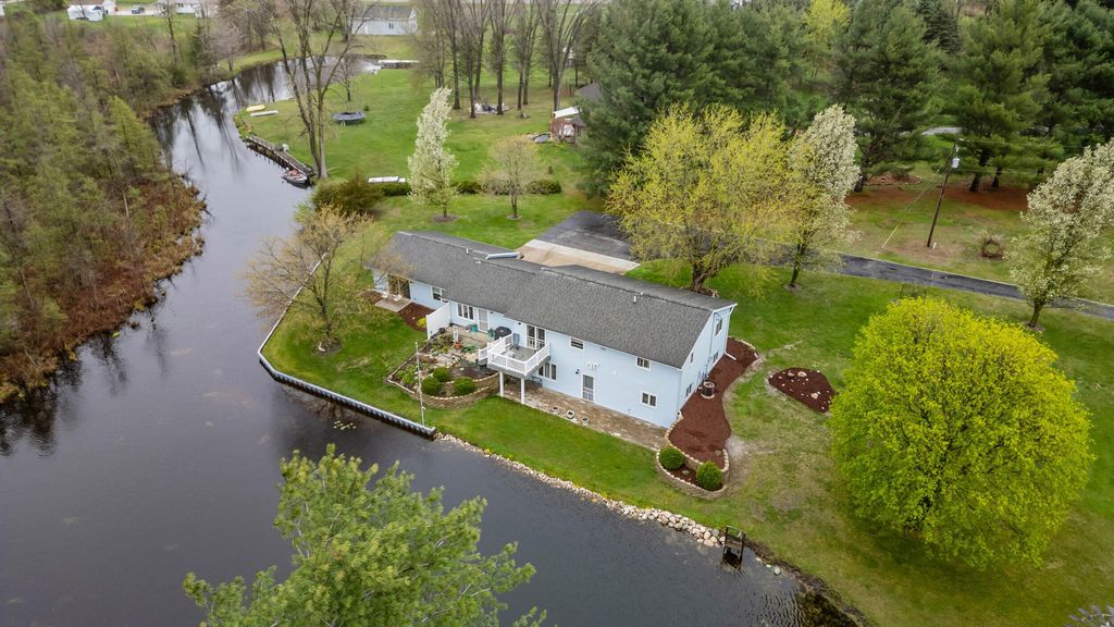 3412 Briar, Jefferson township