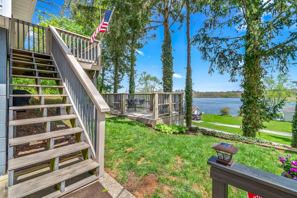 1050 Earlyn Drive, Hillsdale