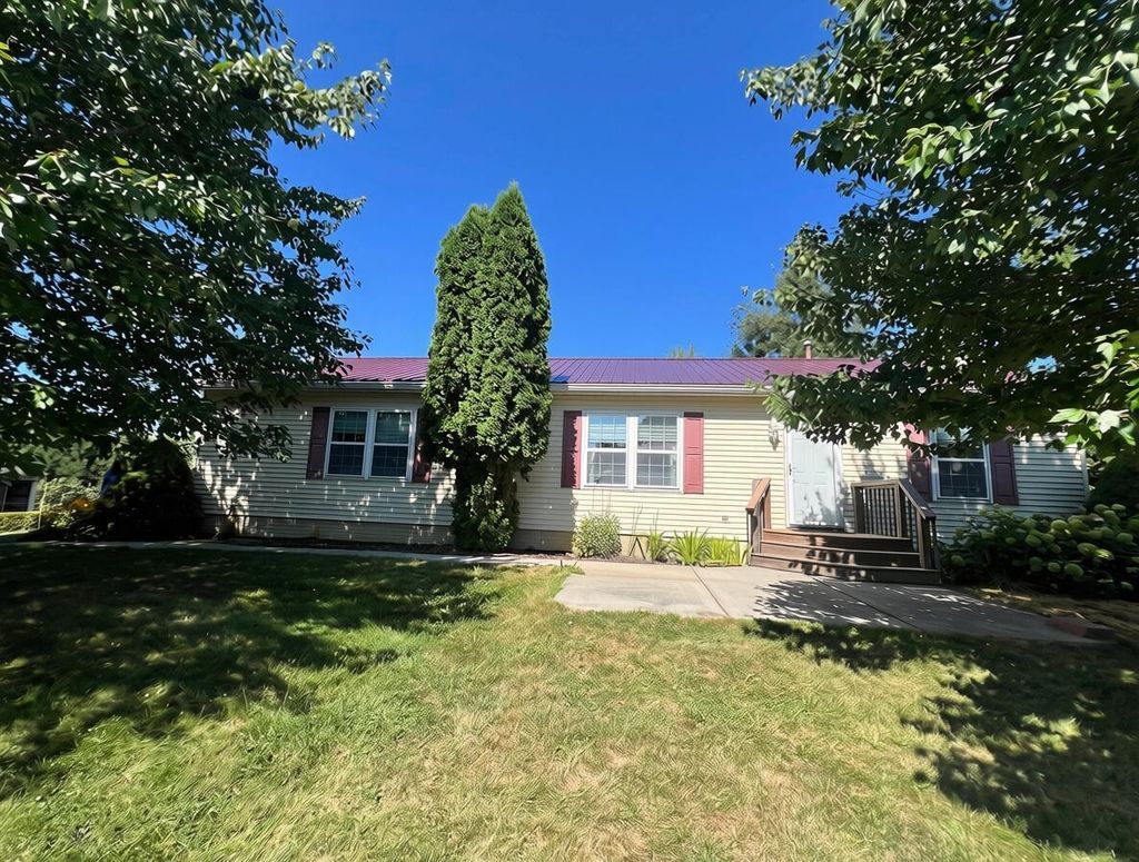 11780 Grass Lake Road, Woodbridge township