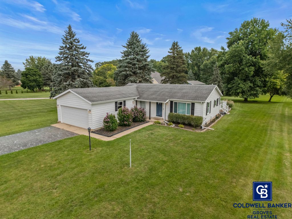 147 Lukesport Drive, Quincy township