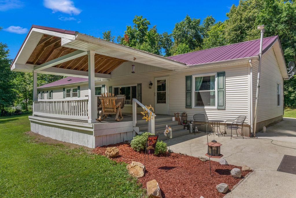 4561 Oak Glen Drive, Amboy township