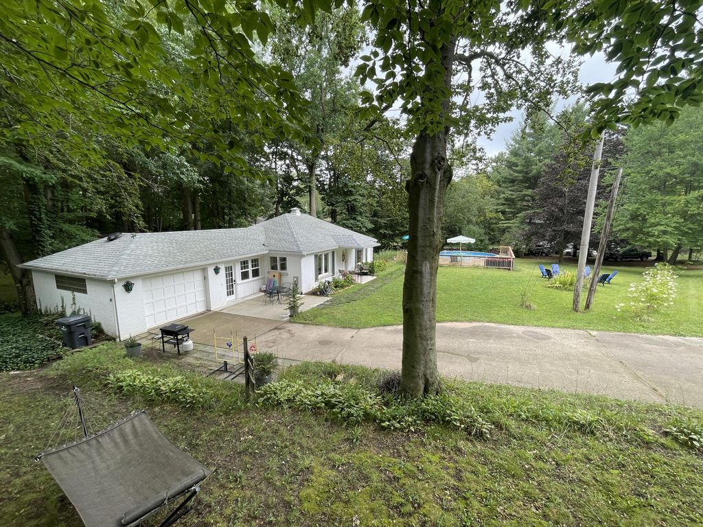 2982 W Bundy Road, Hagar township