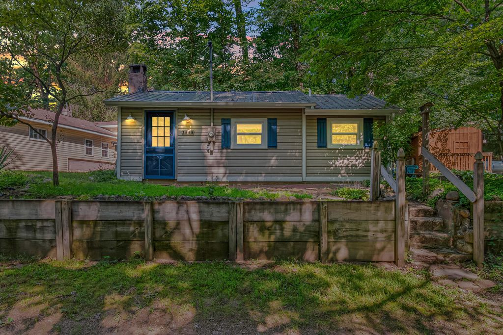 3558 Majestic Court, Cambria township