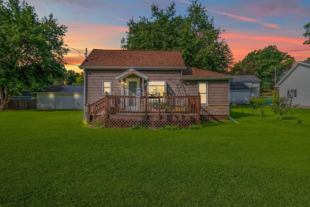 206 Bowman Street, Jonesville