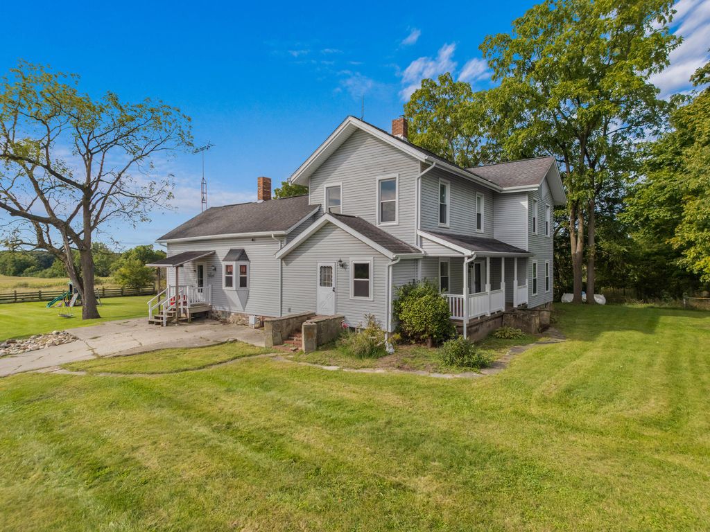3771 Reading Road E, Osseo