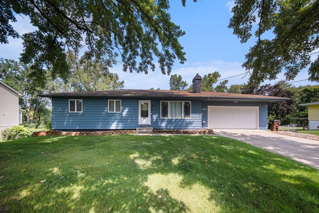 1622 Gary Paul Lane, Summit township