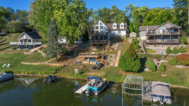 11912 N Waldron Road, Somerset township