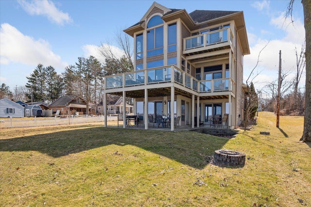 2490 Lakeview Drive, Columbia township