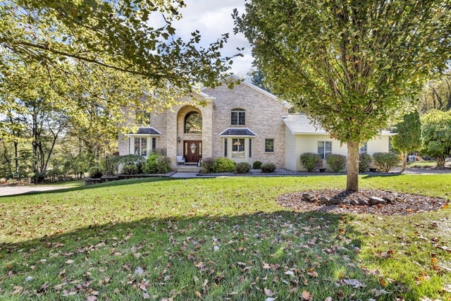 3613 Whispering Woods Drive, Summit township