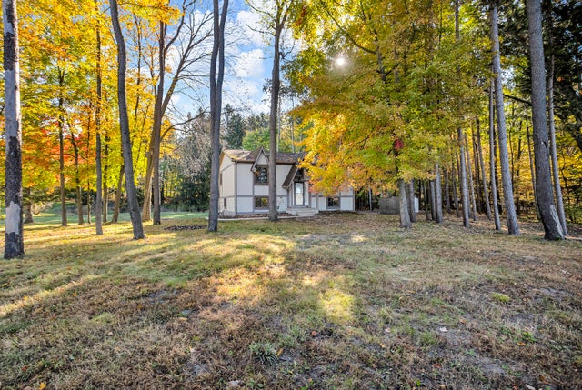 4042 Burns Road, Deerfield township