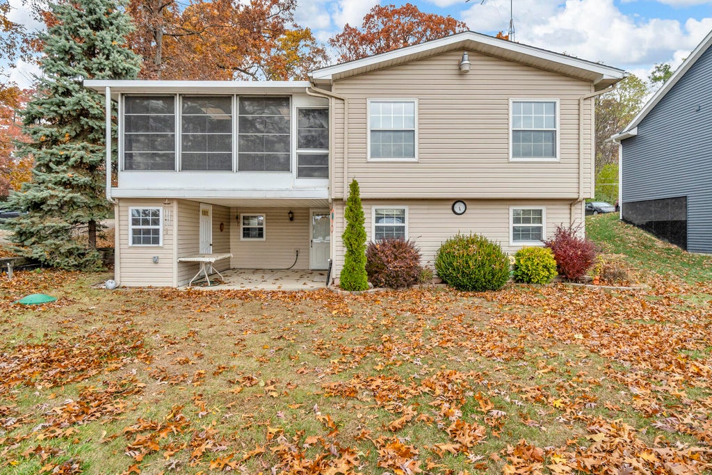 119 Nottingham Drive, Columbia township