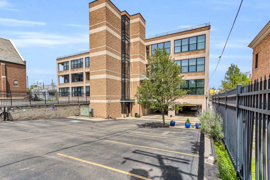 109 W Washington Avenue, Jackson city