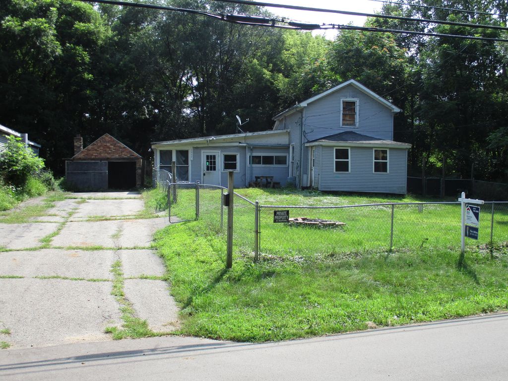1915 River Street, Blackman charter township