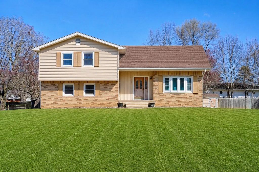 1190 Ferndale Road, Blackman charter township