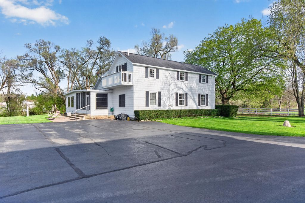 6231 Moon Lake Road, Napoleon township