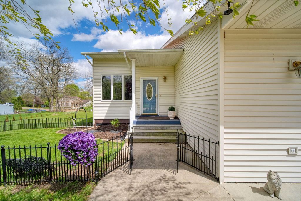 7155 Bayview Road, Napoleon township