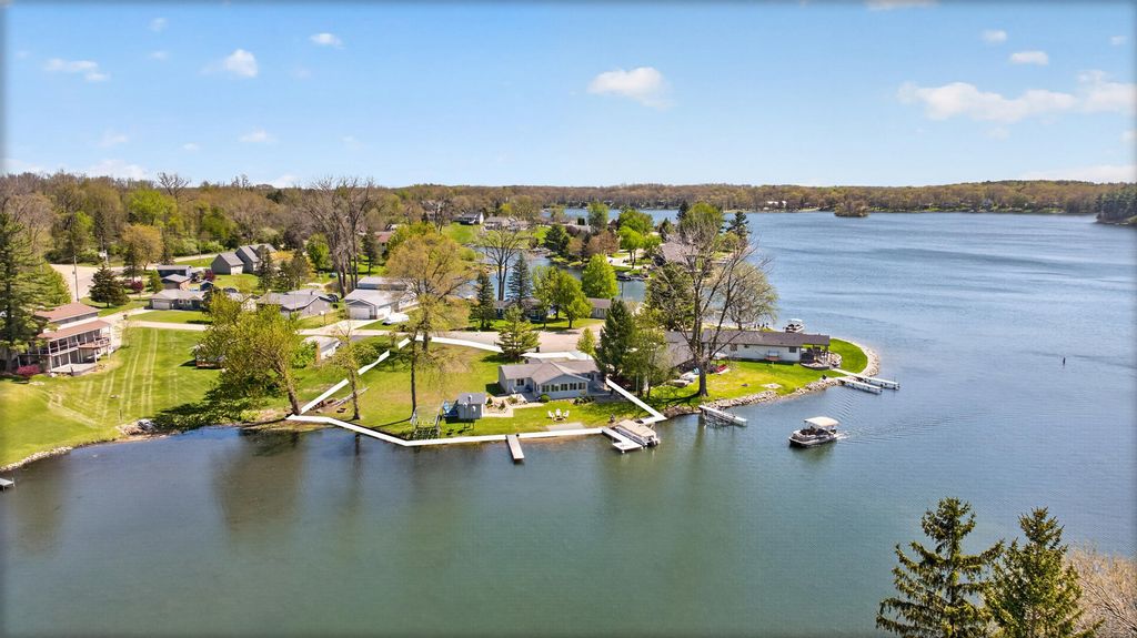 11640 Cedar Court, Somerset township