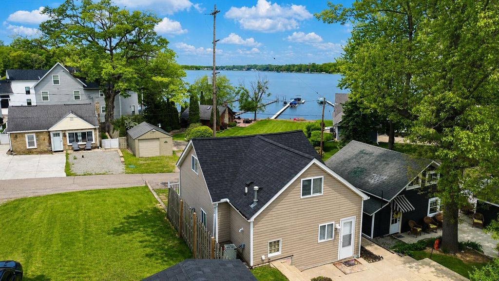 2948 Russell Court, Columbia township