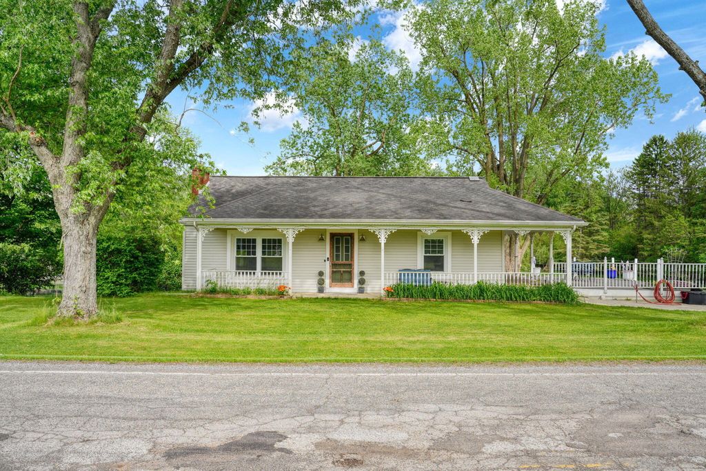 6541 Ackerson Lake Road, Napoleon township