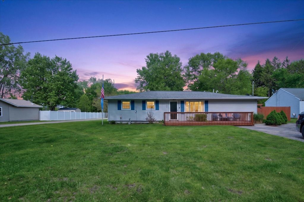 9489 Hyde Road, Columbia township