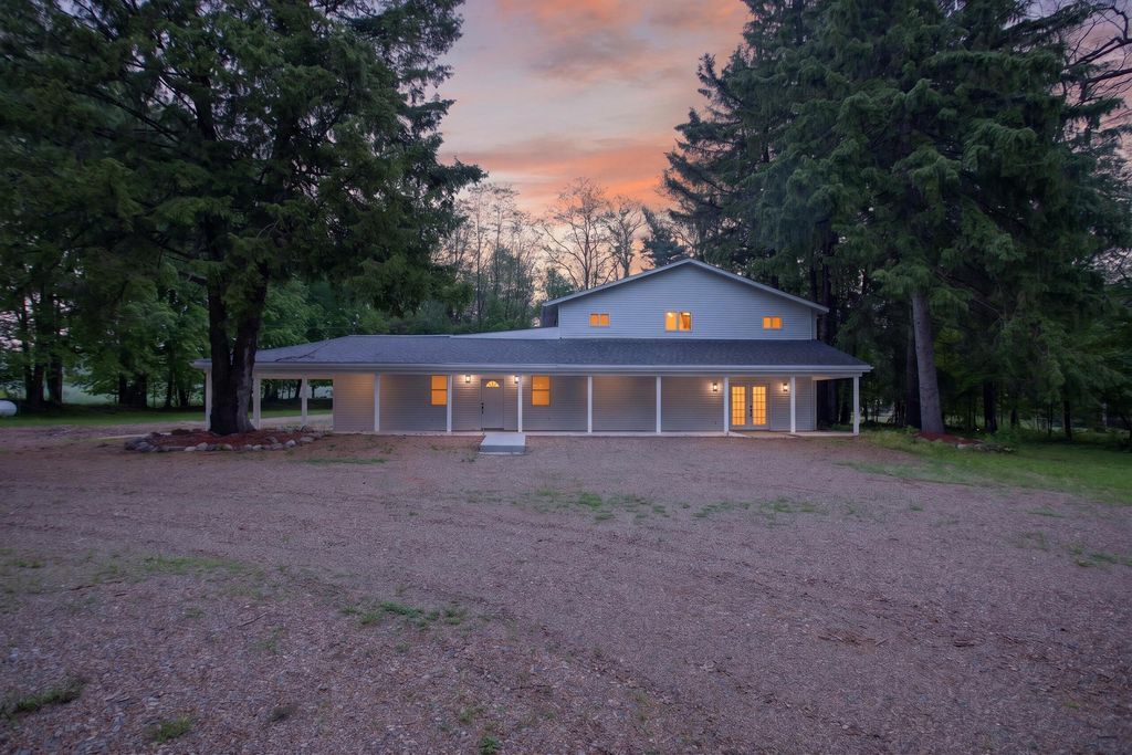 6947 Brown Road, Parma township