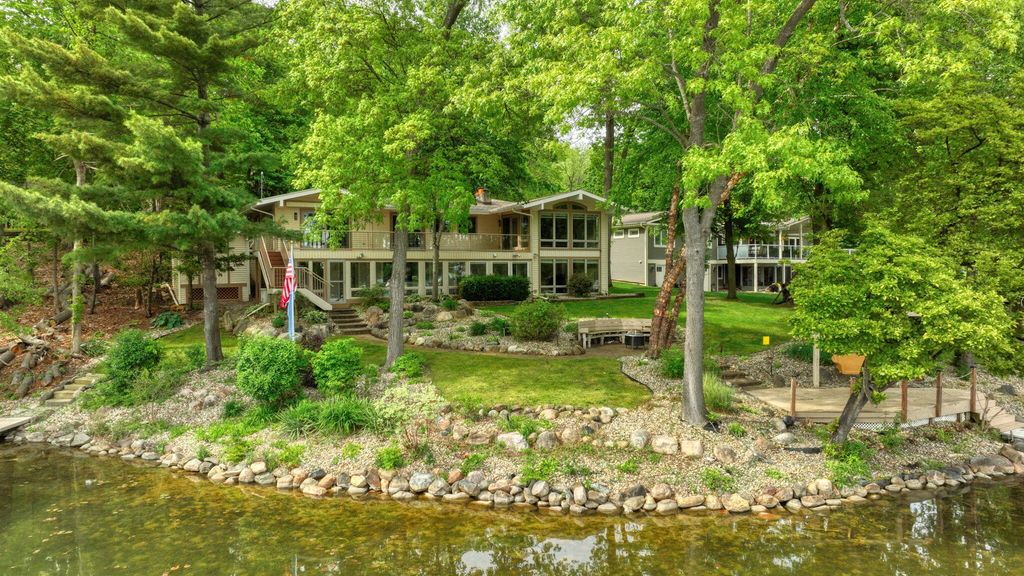11901 Killarny Circle, Somerset township