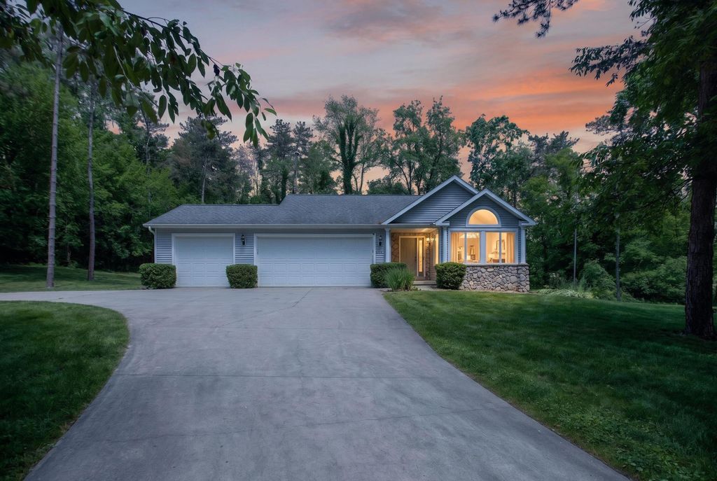 7655 Riverside Road, Columbia township