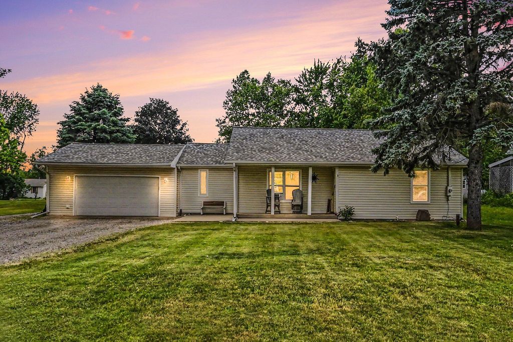 11332 Crestview Drive E, Somerset township