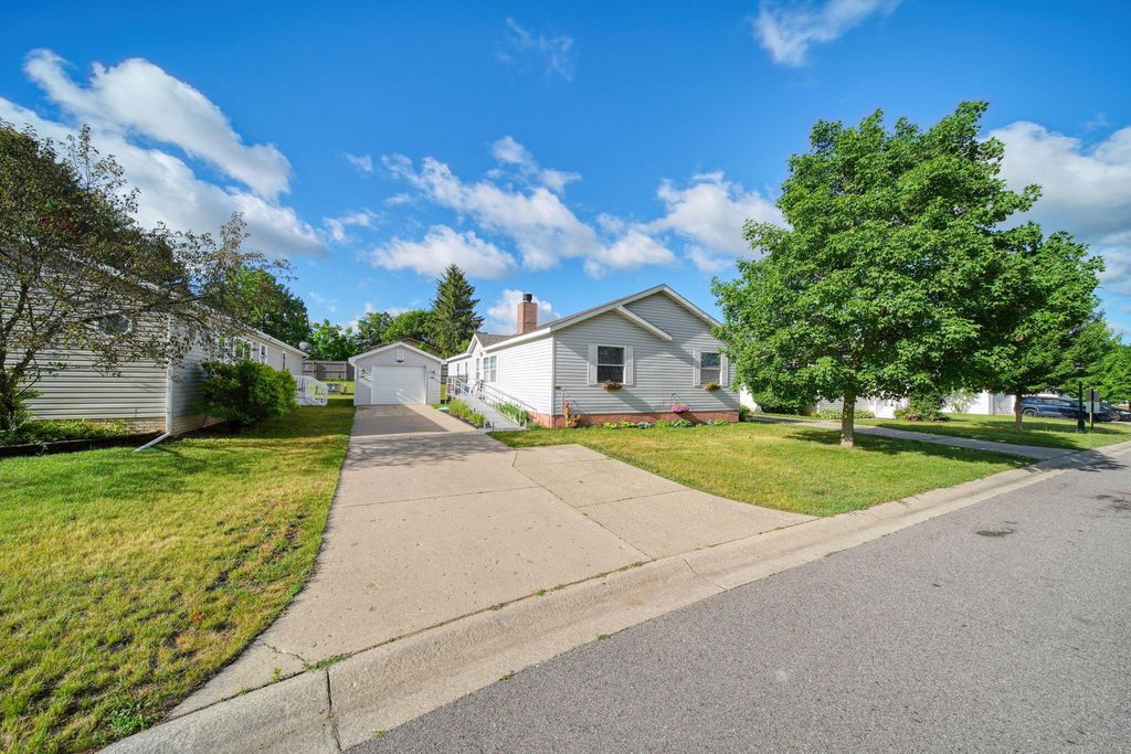 1076 Cambry Circle, Grass Lake charter township