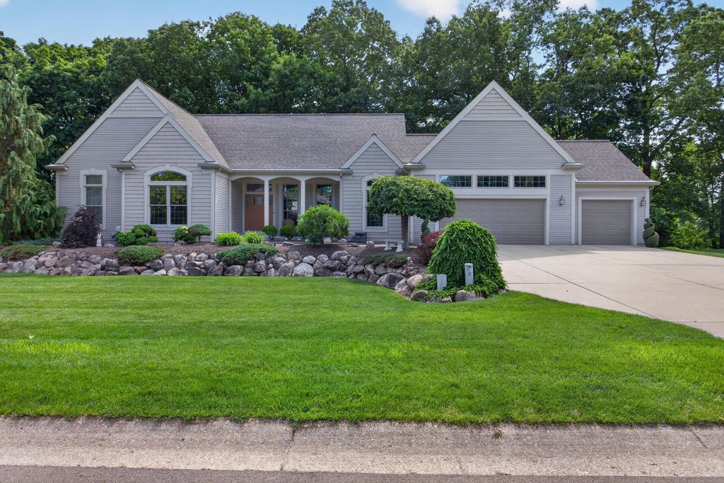 4215 Aspen Way, Blackman charter township