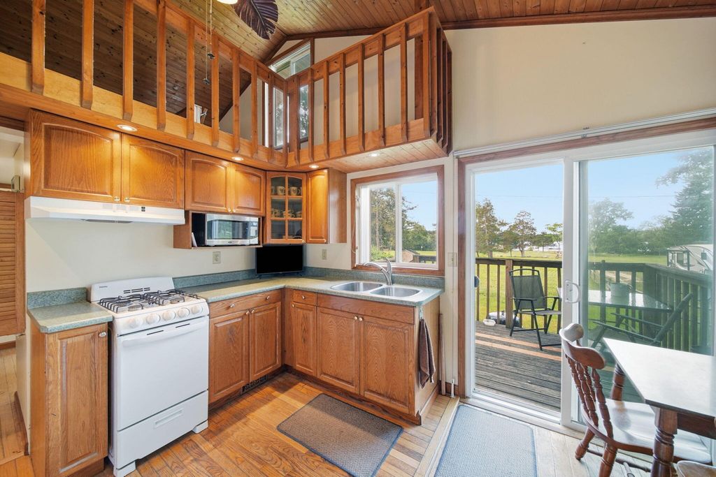 303 Cranberry Lake Road, Napoleon township