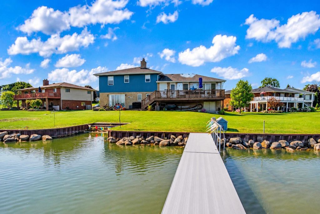 6358 Kelley Road, Columbia township