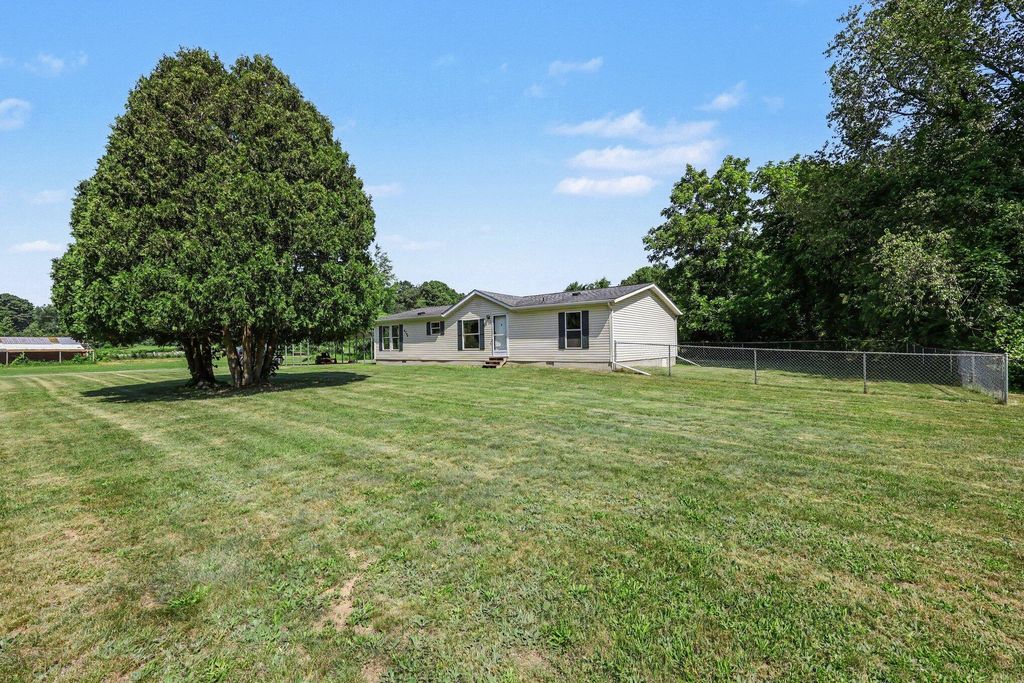 4794 Seymour Road, Leoni township