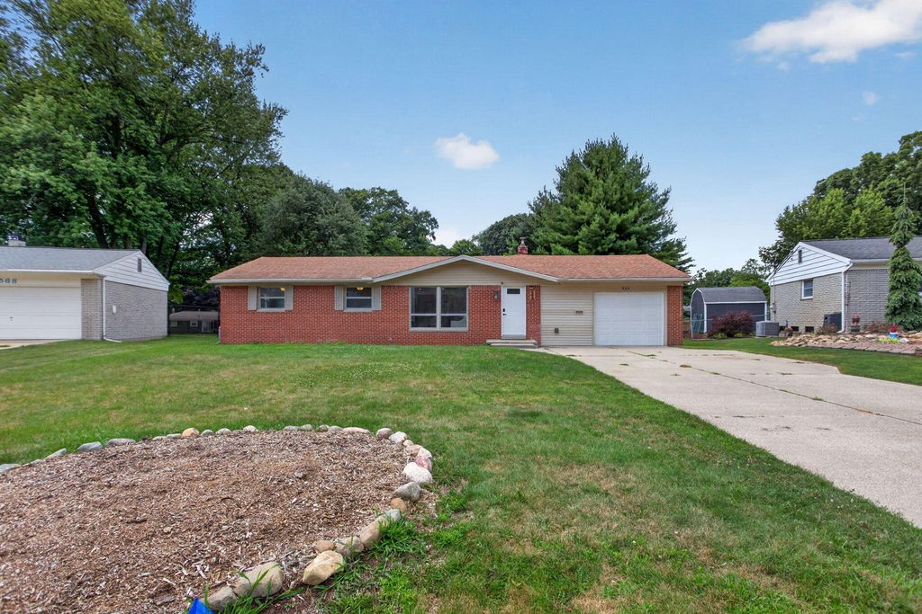 564 Birchwood Street, Summit township
