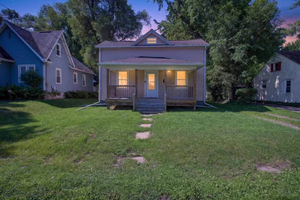 105 Avondale Avenue, Summit township