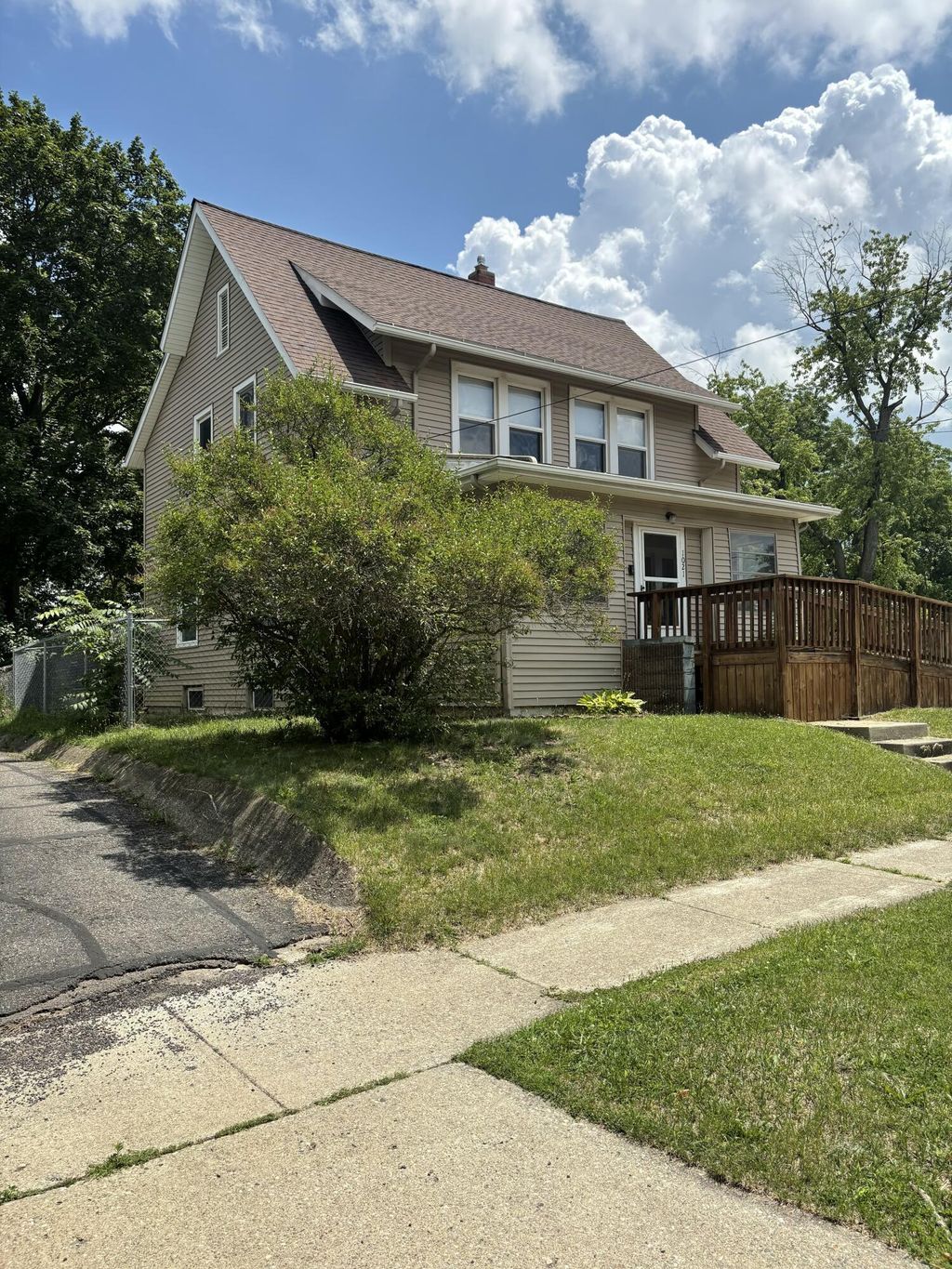 1021 Carl Breeding Way, Jackson