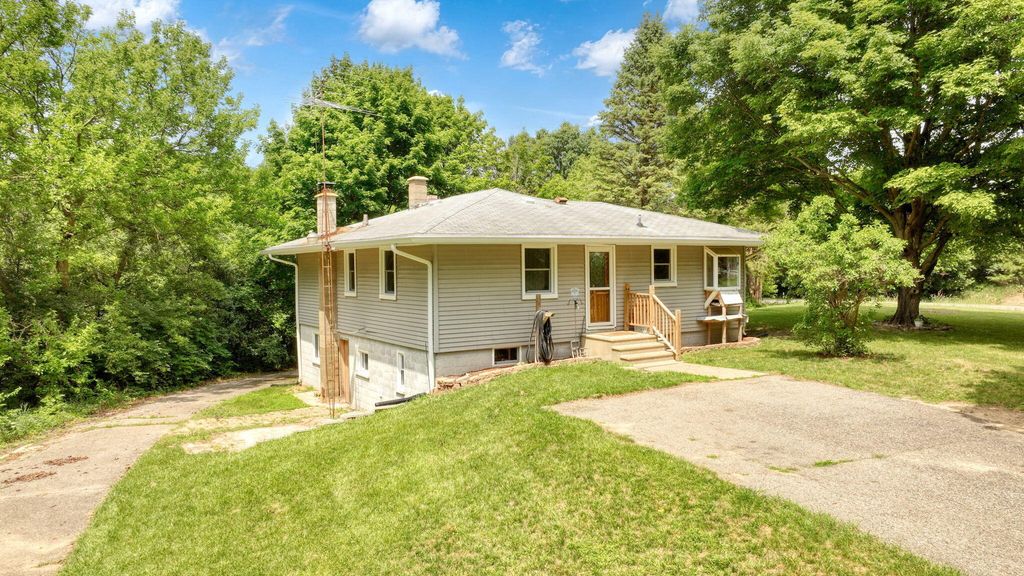3930 Hoyer Road, Napoleon township