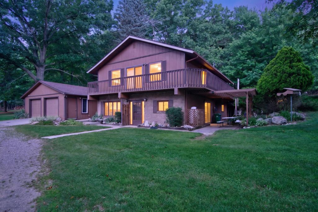 1611 S Williamston Road, Ingham township