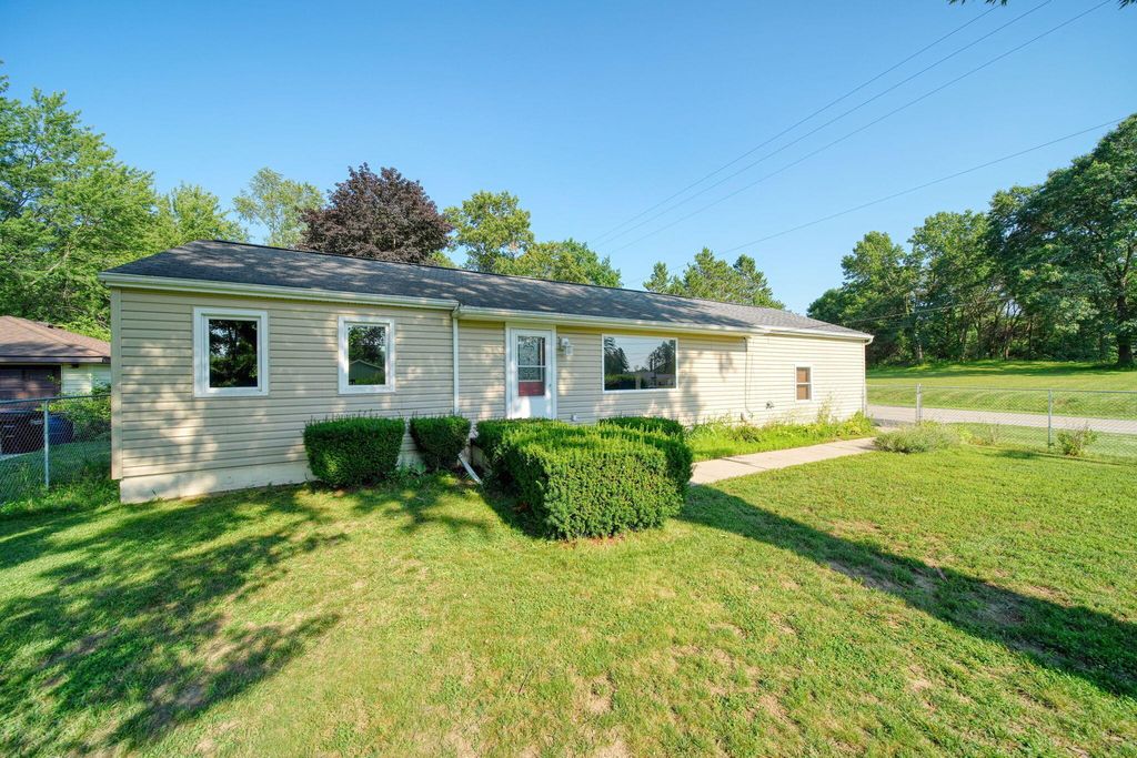 5445 Sharon Drive, Summit township