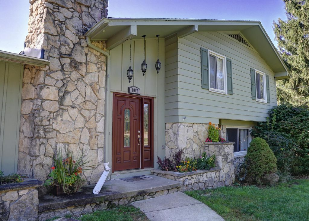 1817 S Walmont Road, Summit township