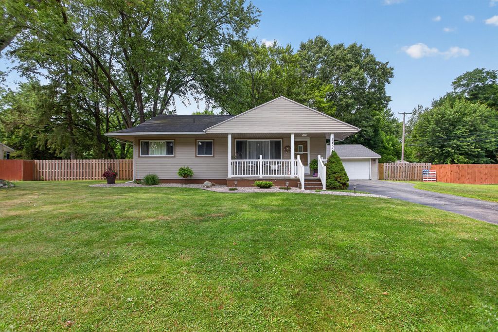 3430 Acacia Drive, Summit township