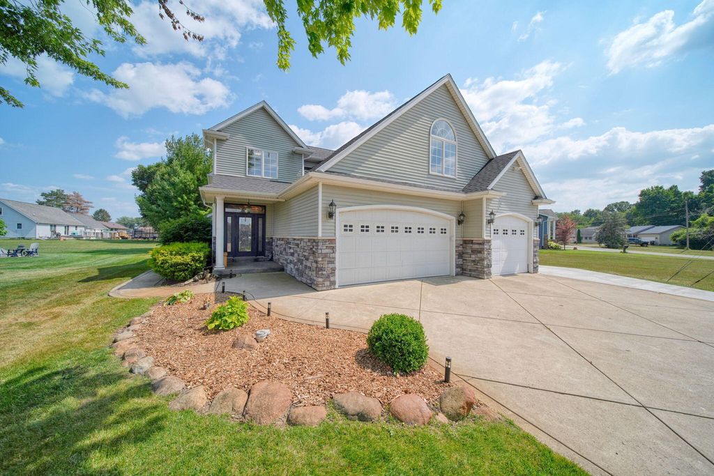 123 N Grand Pointe Drive, Columbia township