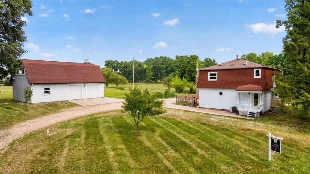 18600 Manitou Road, Cambridge township