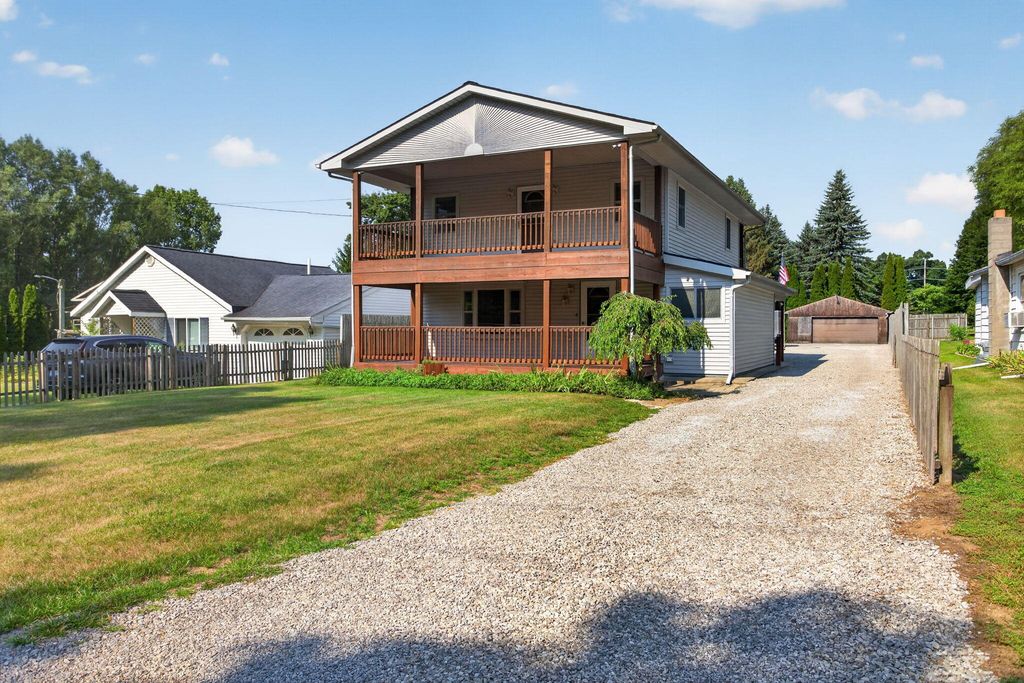 232 Bender Street, Leoni township