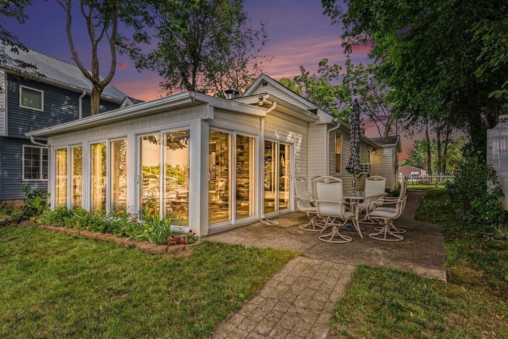 231 N Lakeside Drive, Leoni township