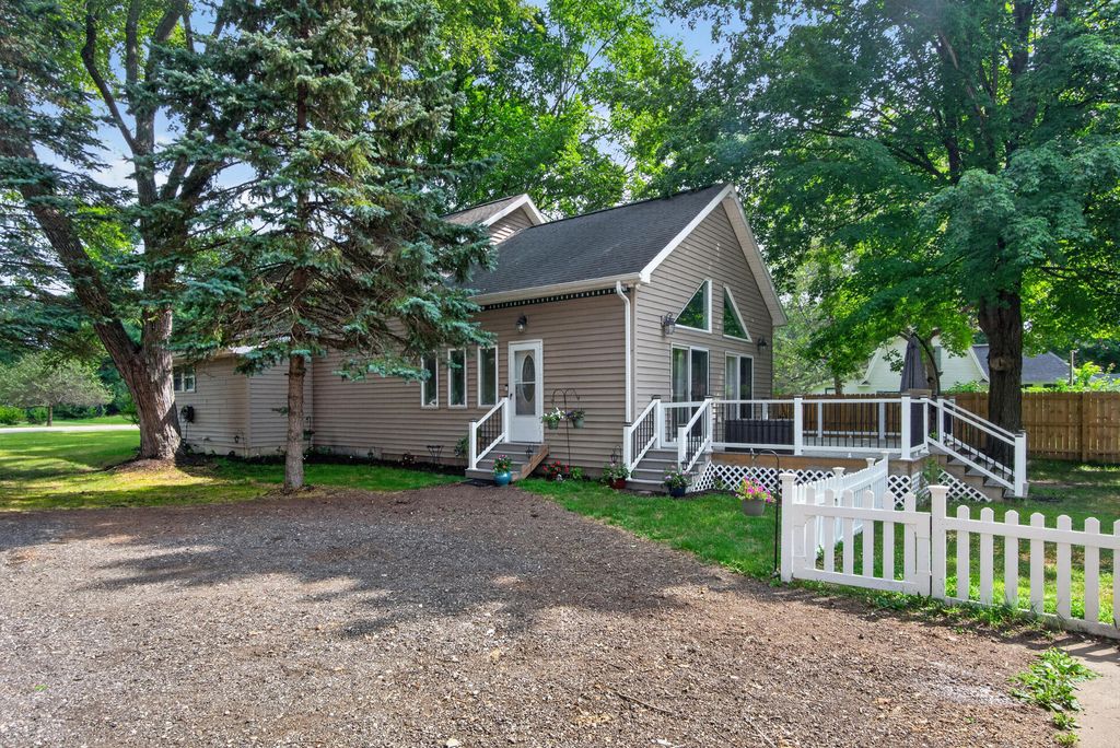1113 Napoleon Road, Leoni township